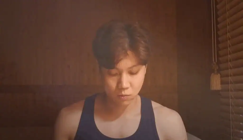 A photo of Seo Jun actually meditating.