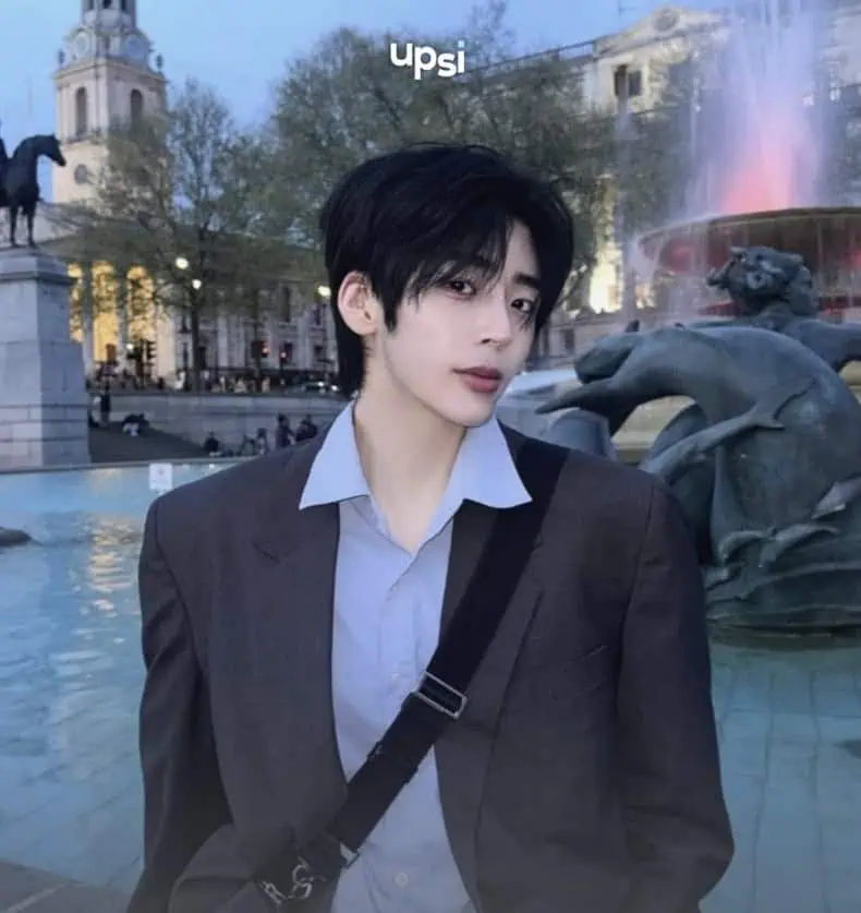 This is a recent photo of Min Seogong, but it looks more plasticized and heavily photoshopped than before.