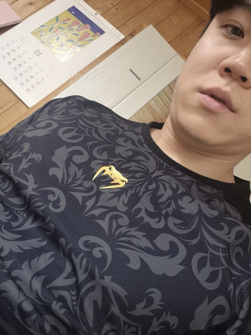 A close-up of a photo of the Venom Rashguard in action.